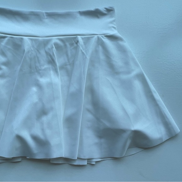 White sports skort with phone pocket - Picture 8 of 13